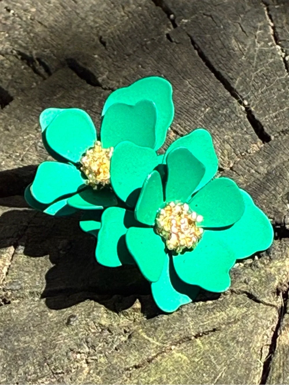 💚 Vibrant Green Floral Statement Earrings with Gold Center
